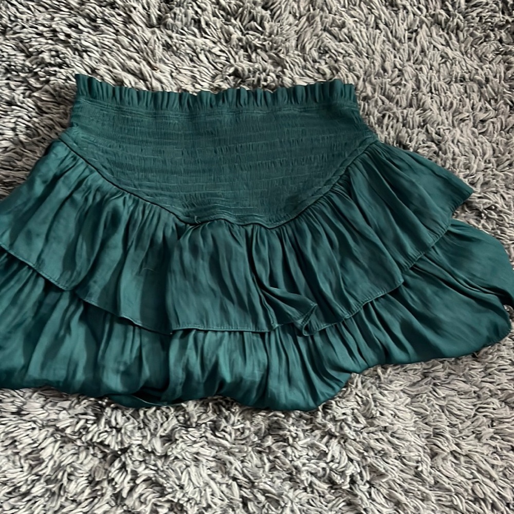 Super soft green skirt built in shorts